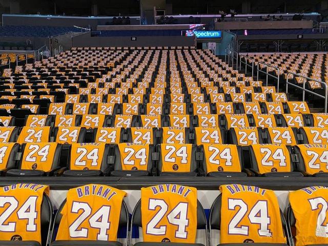 开云体育-萨拉赫迎来七赛季出色发挥，湖人观众热烈欢呼！-开云体育