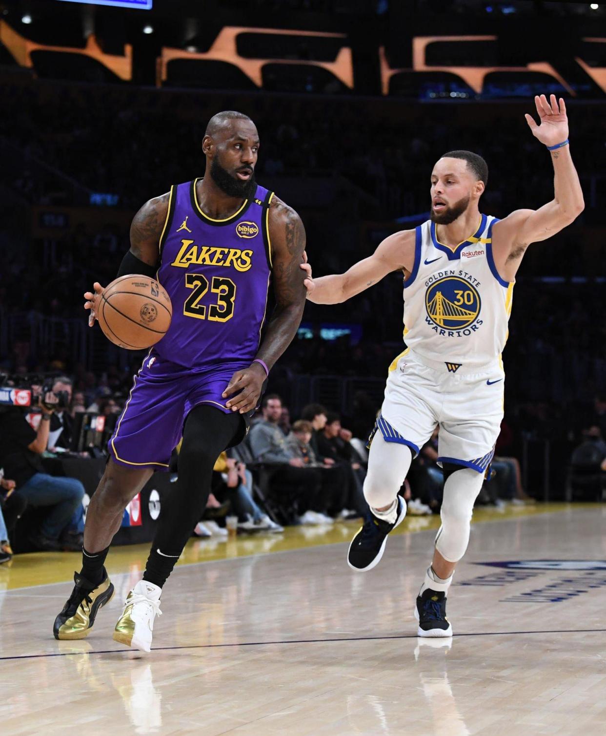 开云-詹姆斯重要时刻重返赛场，勇士带队取胜！-开云