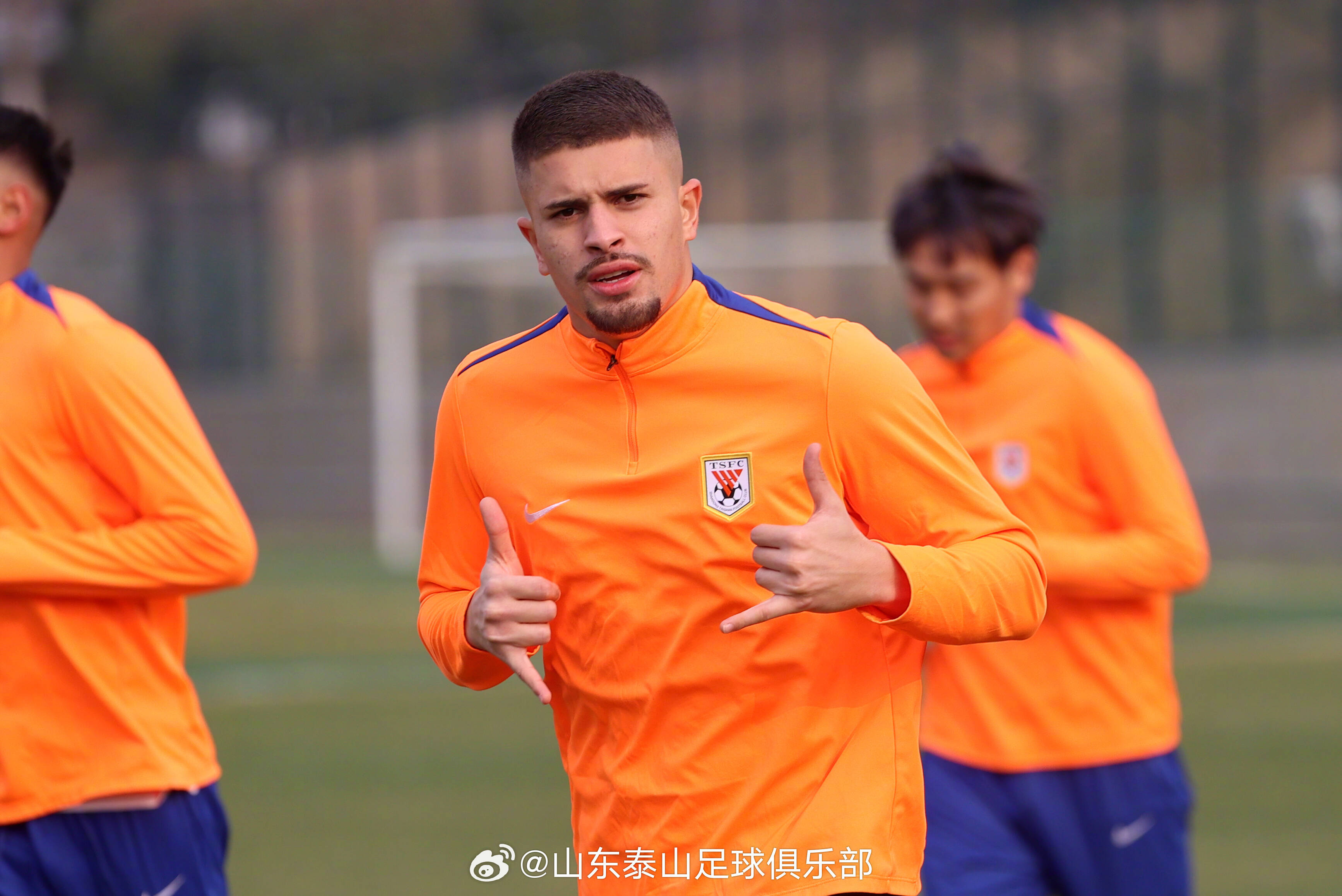 开云综合体育-包含山东泰山发布备战花絮，窗口期门线救险，德甲任务艰巨，训练强度明显提升的词条-开云综合体育